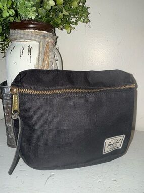Herschel Supply Co. Black Crossbody / Waist Bag Hip Pack Polyester EUC